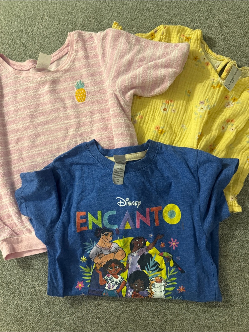 5/$15- T-shirt bundle - Picture 1 of 3